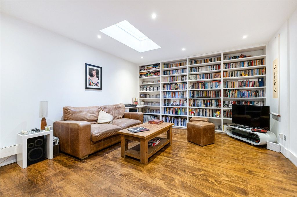 Property photo 2 of 13 Reception