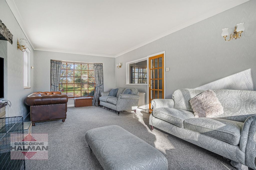 Property photo 2 of 20 Living Room