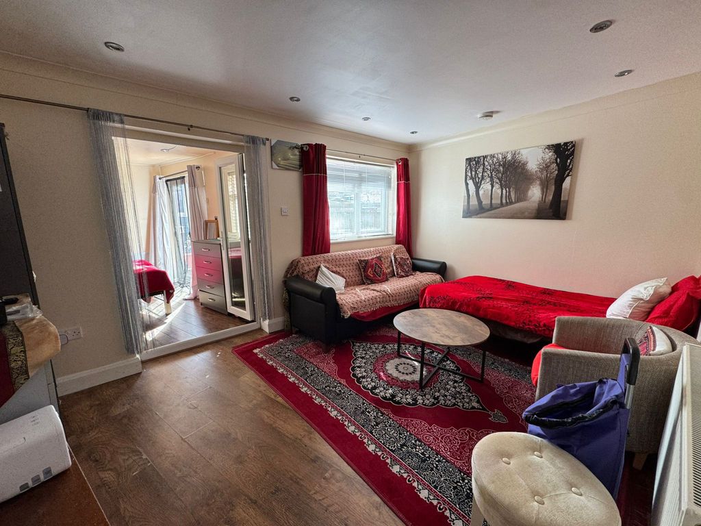 Property photo 3 of 4 Gallery