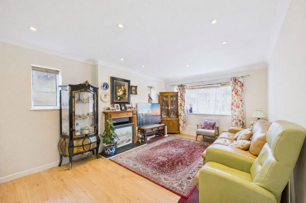 Property photo 2 of 23 Living Room