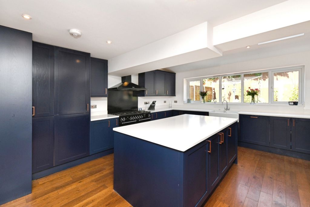 Property photo 3 of 19 Pbox-Img.Jpg