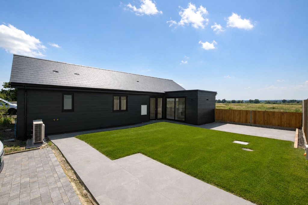 Property photo 1 of 13 Picture No. 01