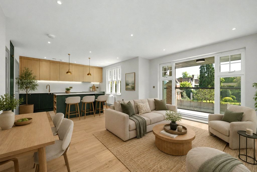 Property photo 3 of 16 Open-Plan Living