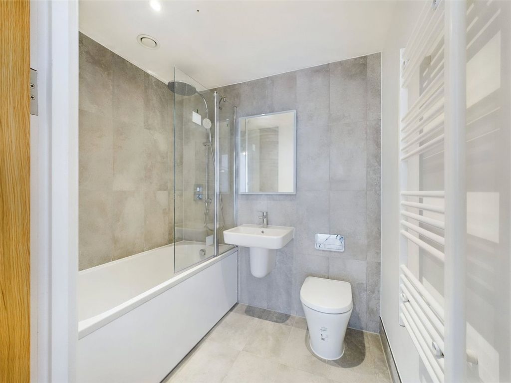 Property photo 3 of 8 Bathroom