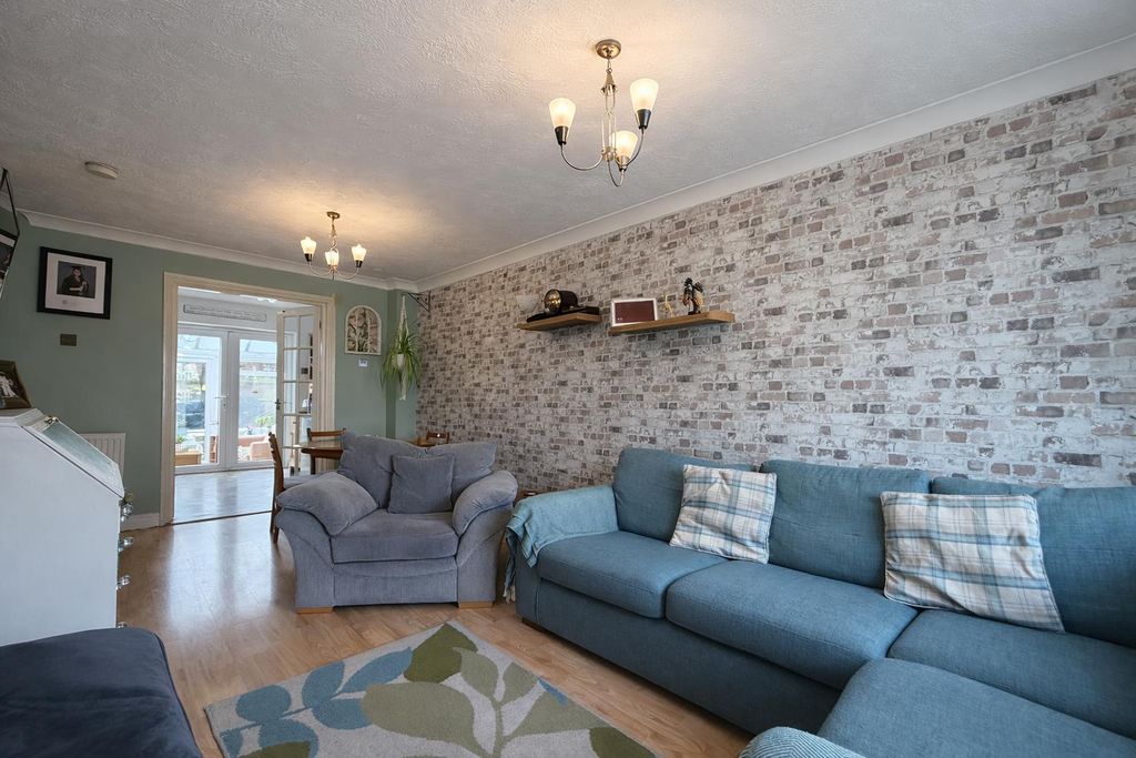 Property photo 3 of 13