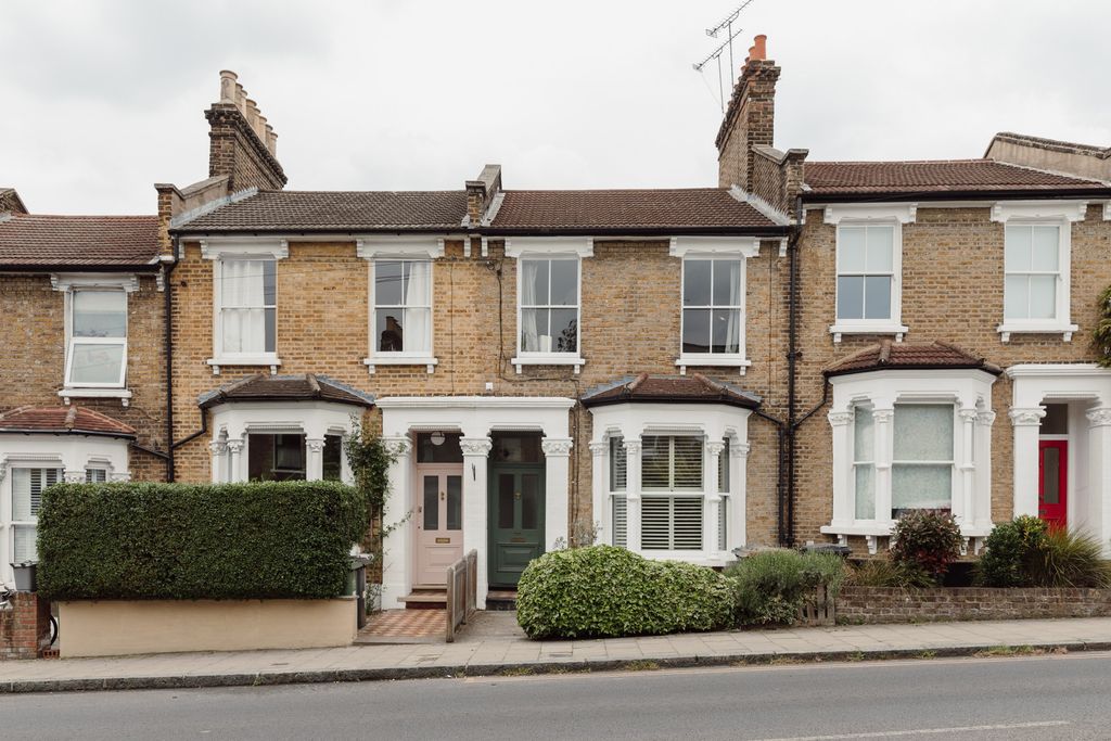 Property photo 2 of 29 343810 - Rf-51A-Gellatly-Road-Se14-001.Jpg