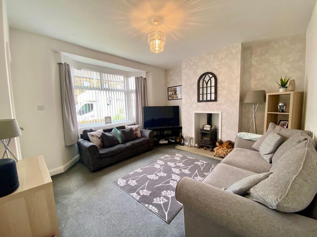 Property photo 3 of 17 Lounge With Bay