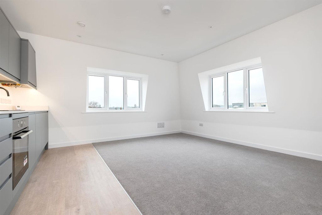 Additional image 7 of 2 bed flat for saleBailey House, Barttelot Road, Horsham RH12