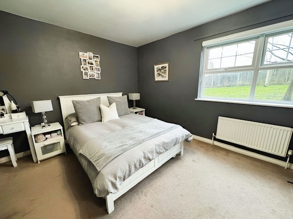 Property photo 1 of 8 Main Bedroom