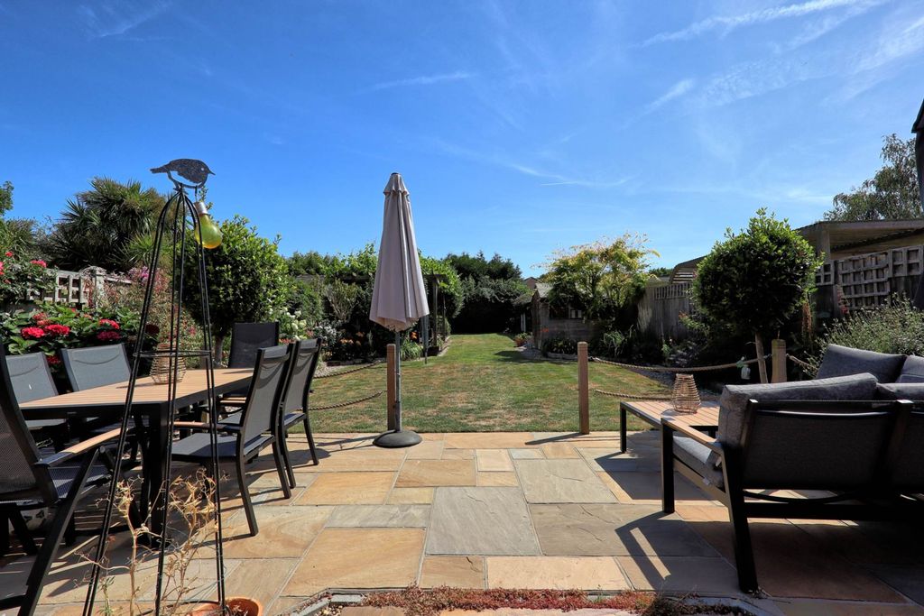 Property photo 2 of 25