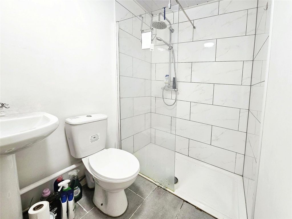 Property photo 2 of 6 En-Suite