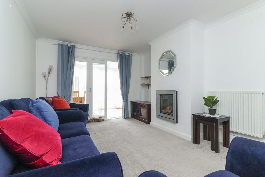 Property photo 2 of 12 Picture 2