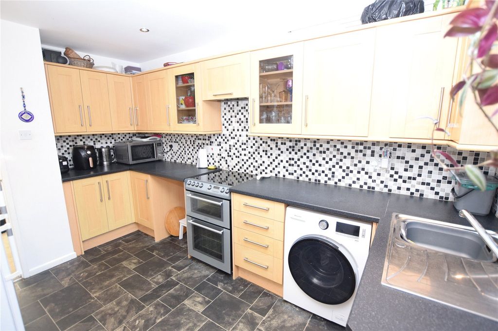 Property photo 2 of 14 Kitchen