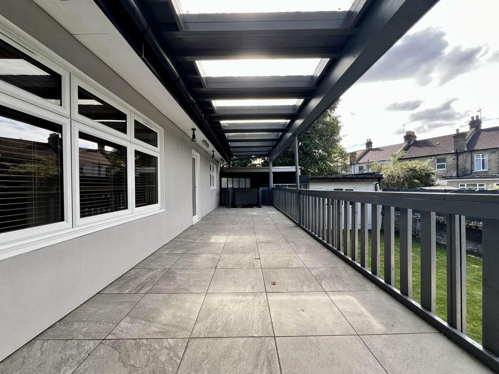 Property photo 3 of 30