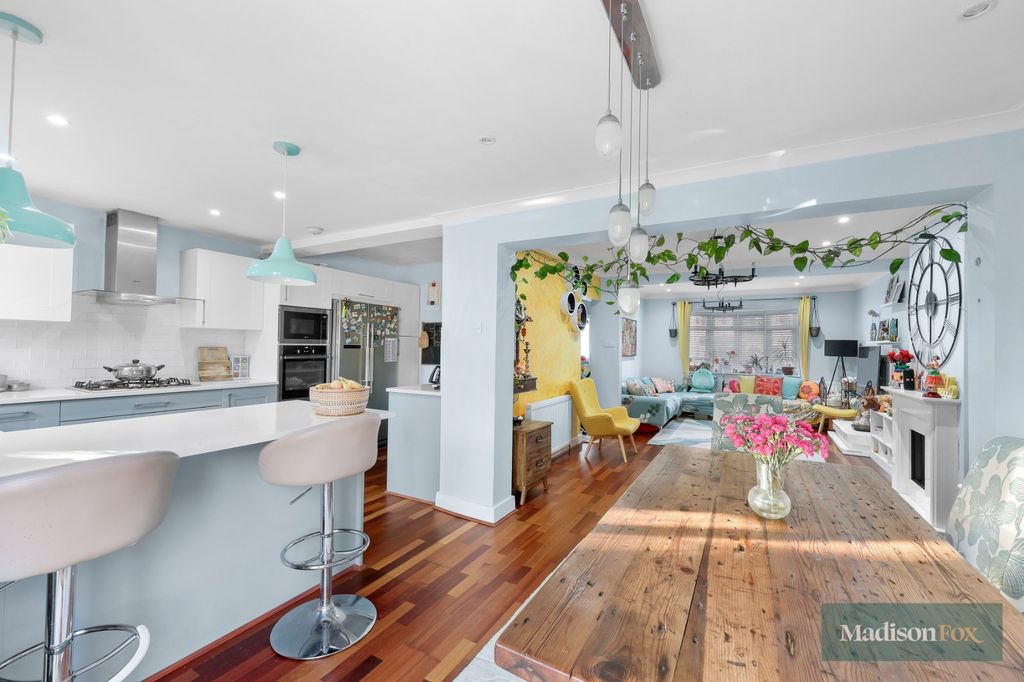 Property photo 2 of 26 Picture No. 17