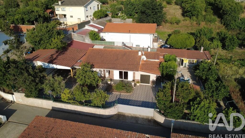 Property photo 2 of 40