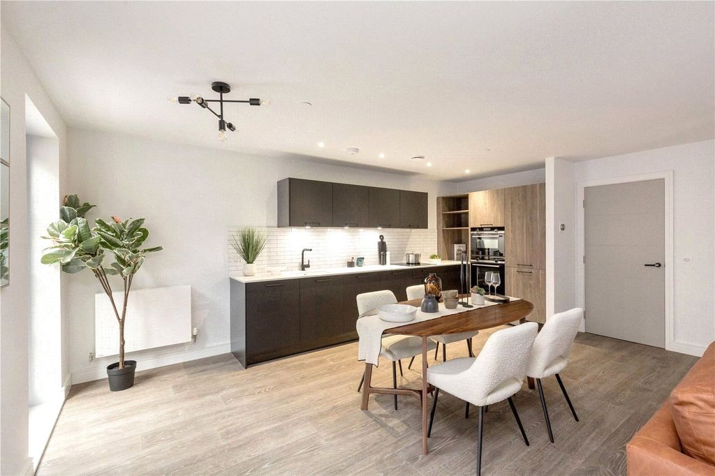 Property photo 3 of 13 Living/Kitchen