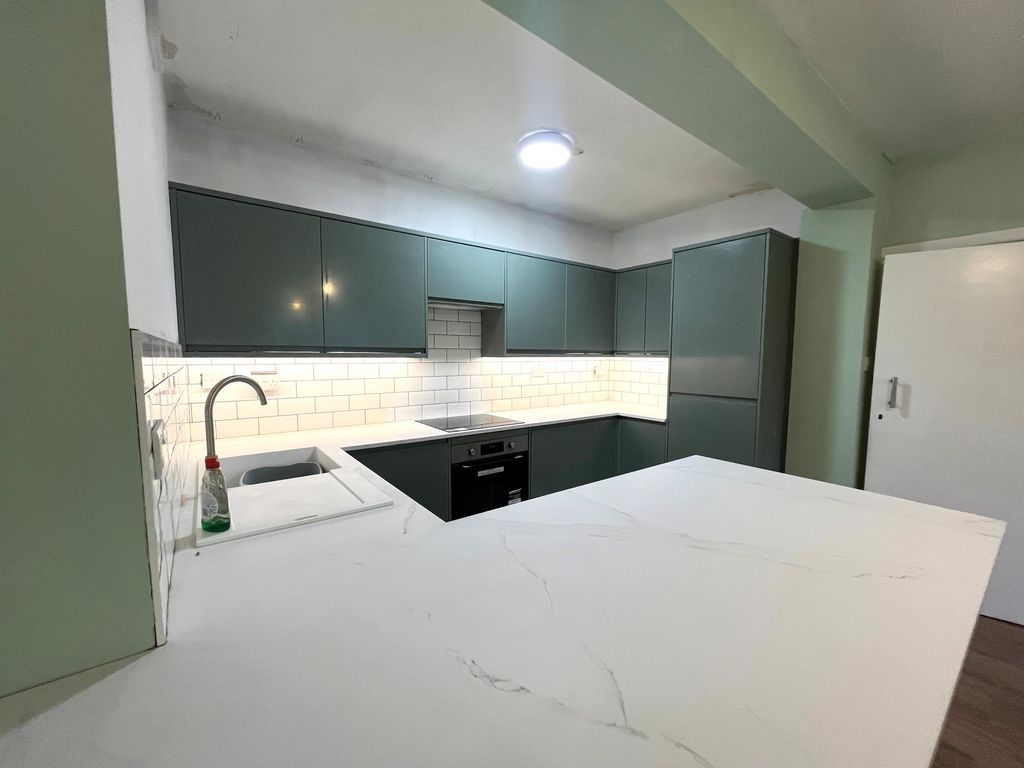 Property photo 3 of 8 Kitchen