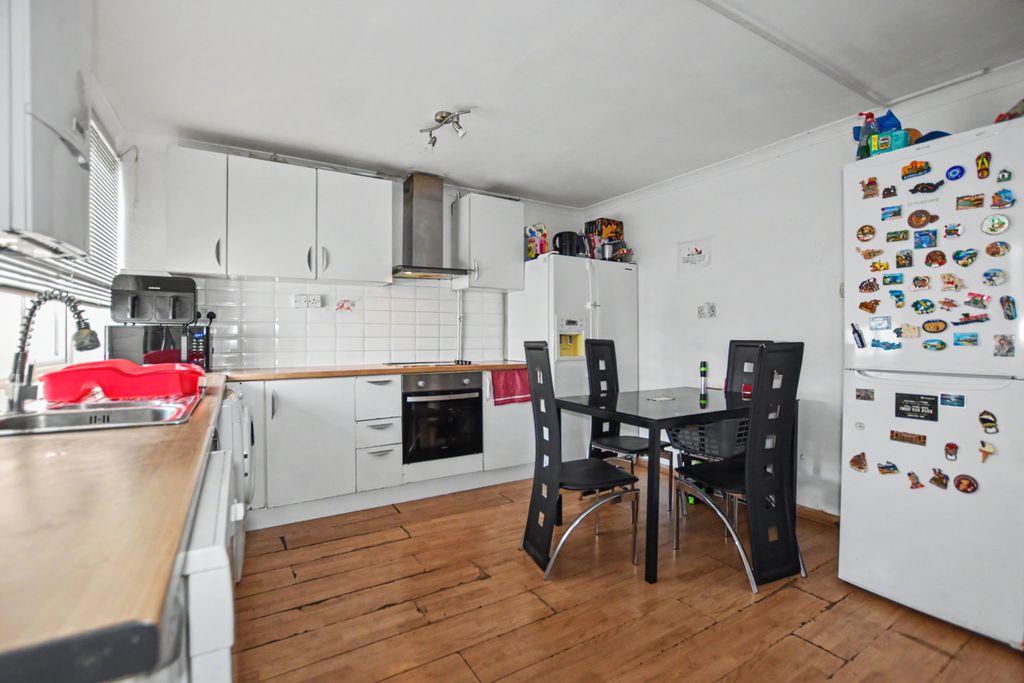 Property photo 3 of 21 10 Yalding Grove, Orpington, Kent, Br5 3Se