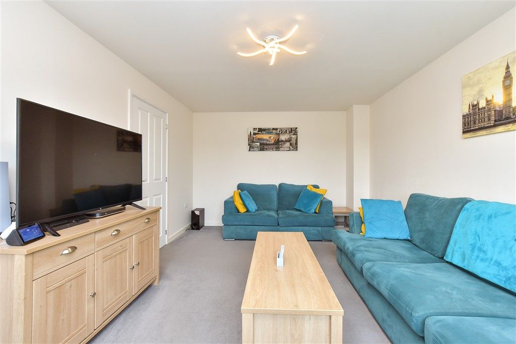 Property photo 2 of 13 Lounge