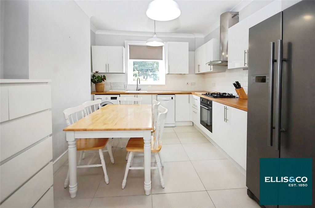 Property photo 2 of 11 Picture No. 23