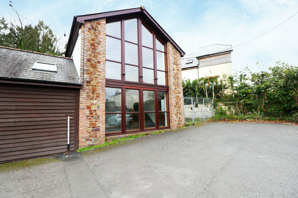 Property photo 2 of 8