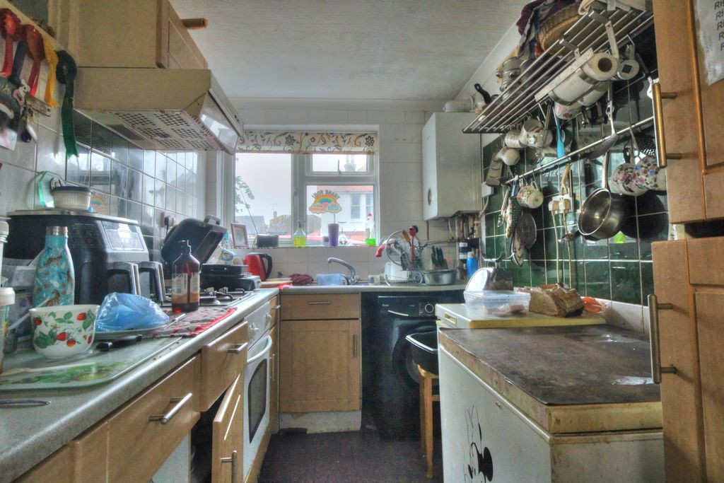 Property photo 3 of 5 Kitchen