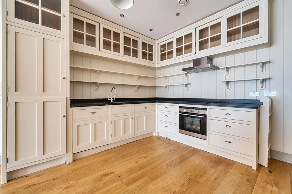 Property photo 2 of 7 Kitchen
