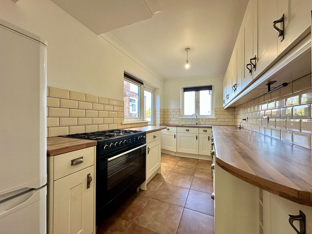 Property photo 2 of 18 Kitchen