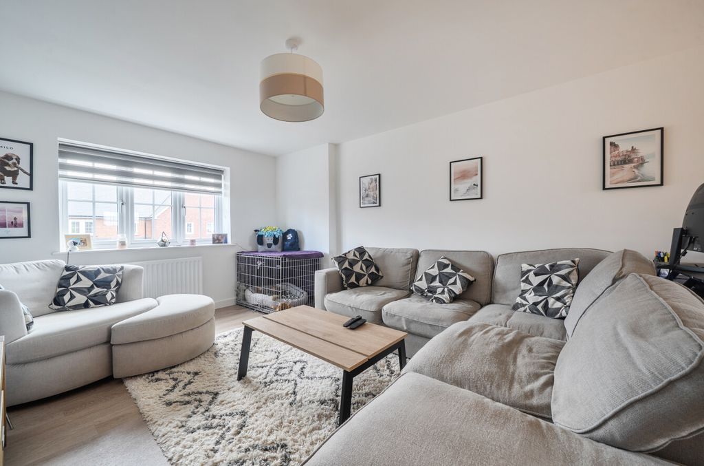 Property photo 2 of 13 1476647-10-6A281c...