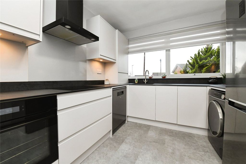 Property photo 2 of 17 Internal