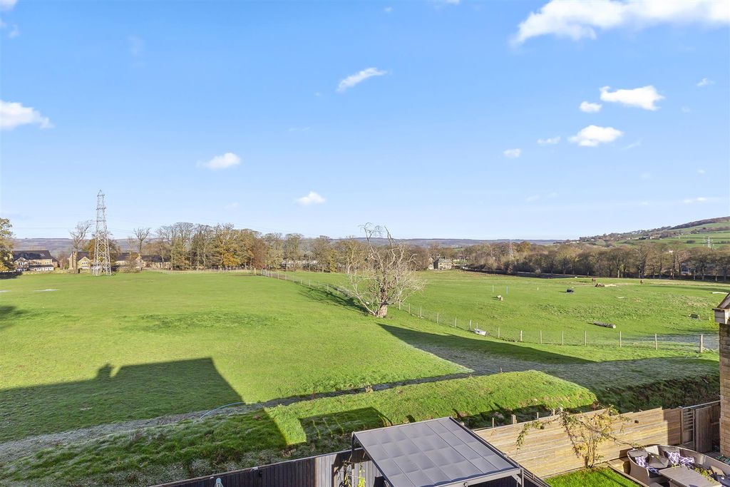 Property photo 2 of 34 Outlook