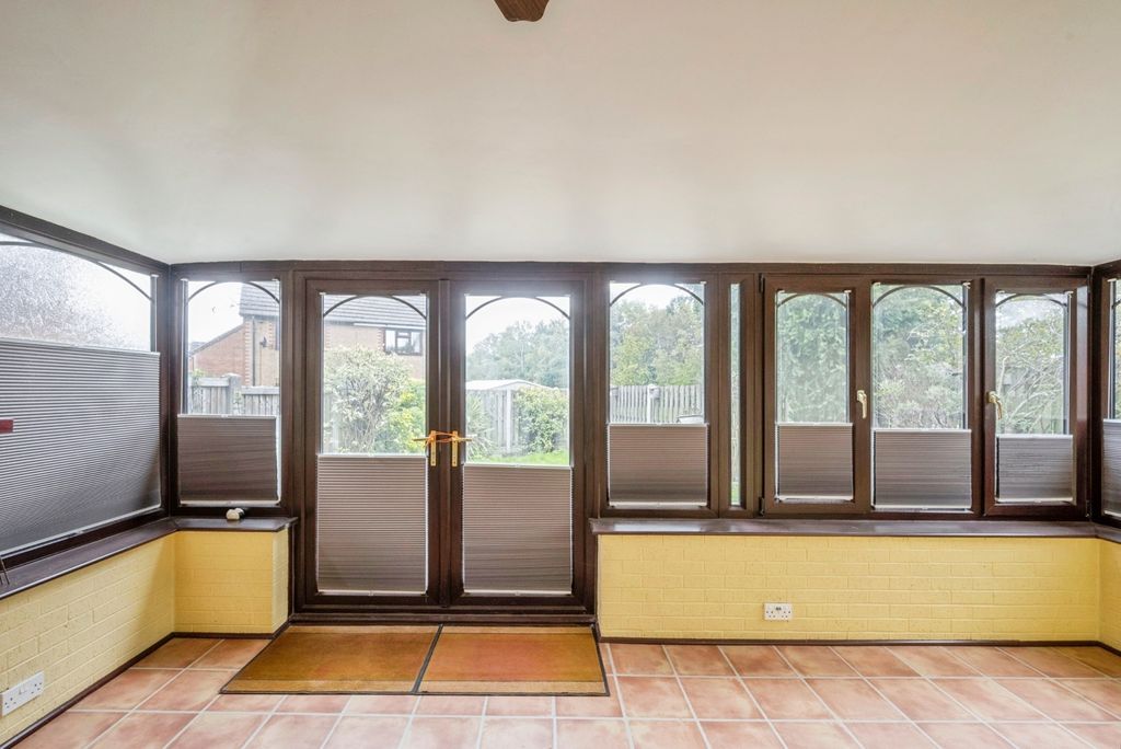 Property photo 3 of 16 Conservatory