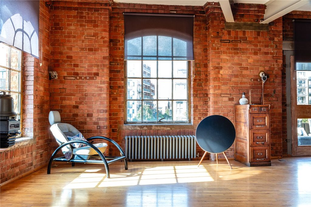 Property photo 2 of 25 Picture No. 14