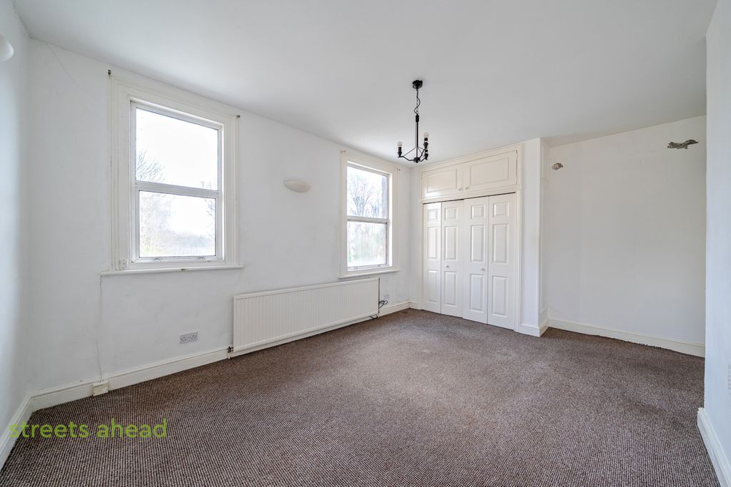 Property photo 3 of 13 2E7593B7-4ee5-4d7...