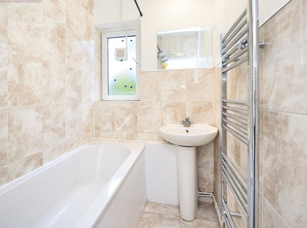 Property photo 3 of 9 Shared Bathroom