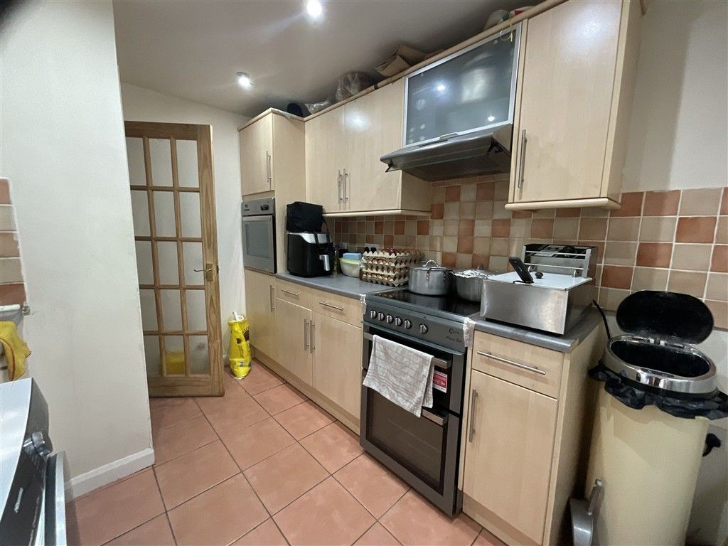 Property photo 3 of 4 Kitchen