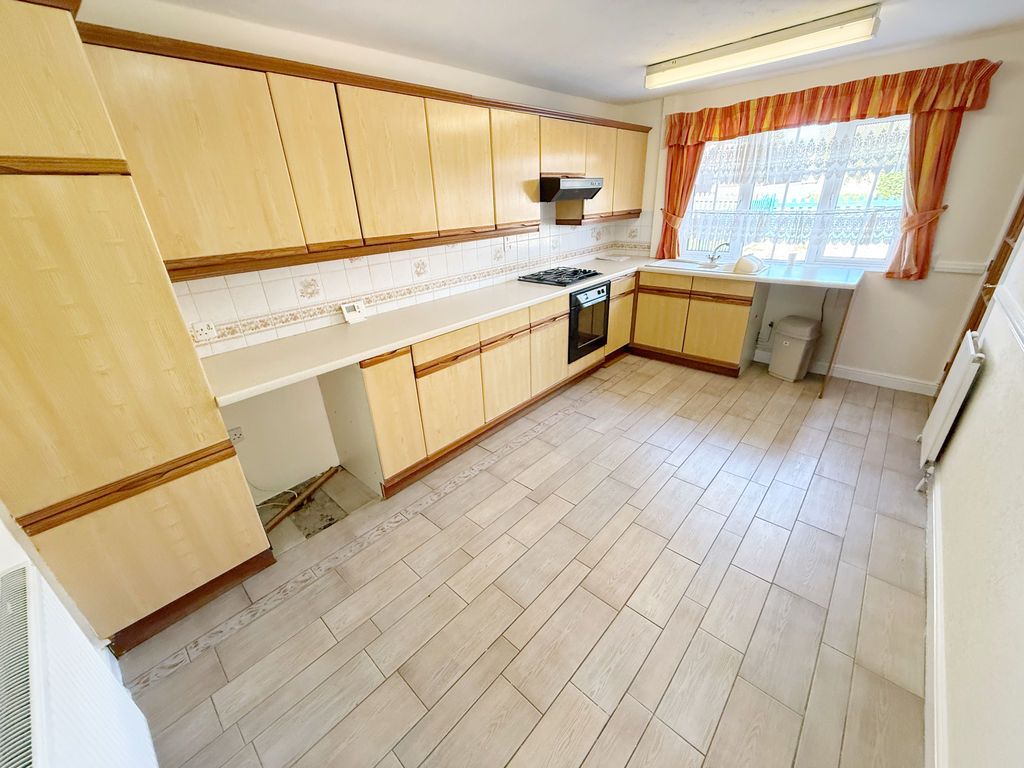 Property photo 3 of 9 Breakfast Kitchen