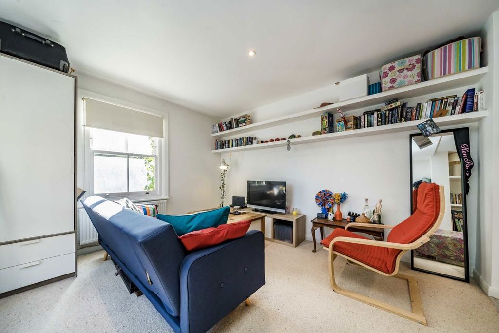 Property photo 3 of 6