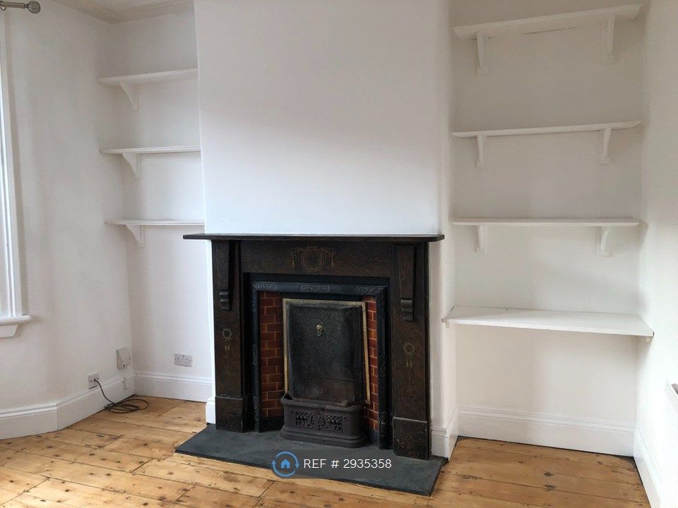 Property photo 3 of 11 Living Room