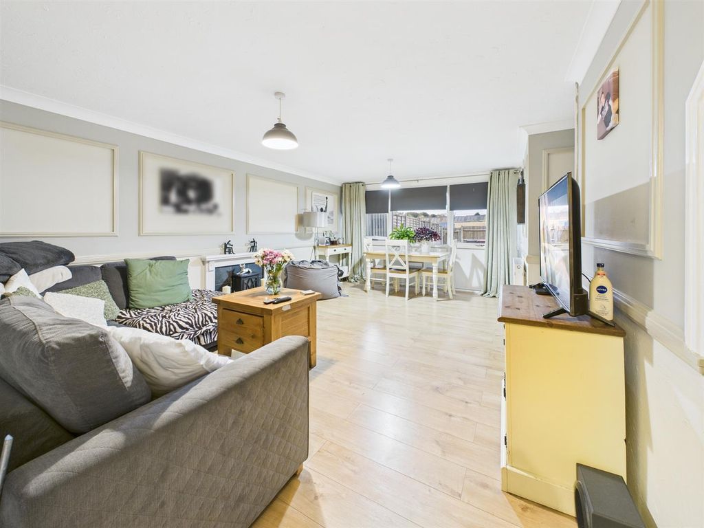 Property photo 3 of 7 Cam05510G0-Pr0098-Still005.Jpg