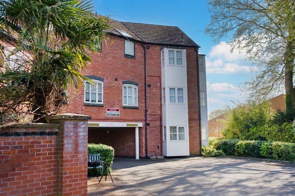 Property photo 1 of 20