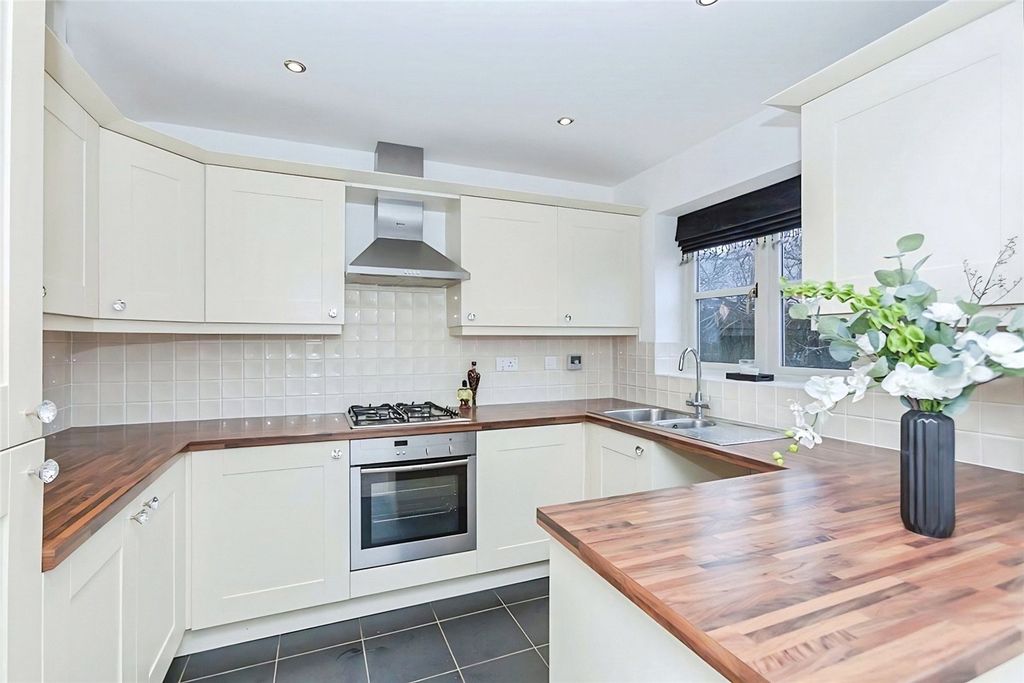 Property photo 2 of 14 Kitchen