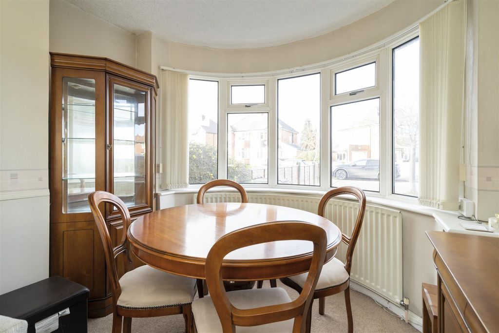 Property photo 3 of 14 34 Jillcot Road_7.Jpg