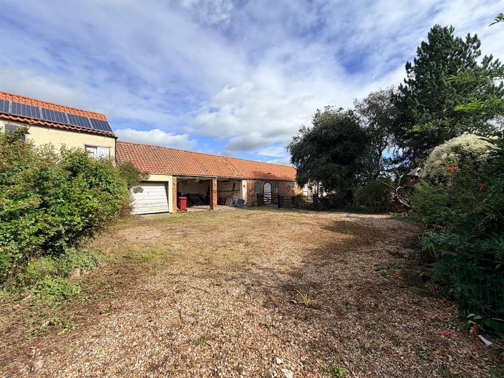 Property photo 3 of 25 Outbuildings