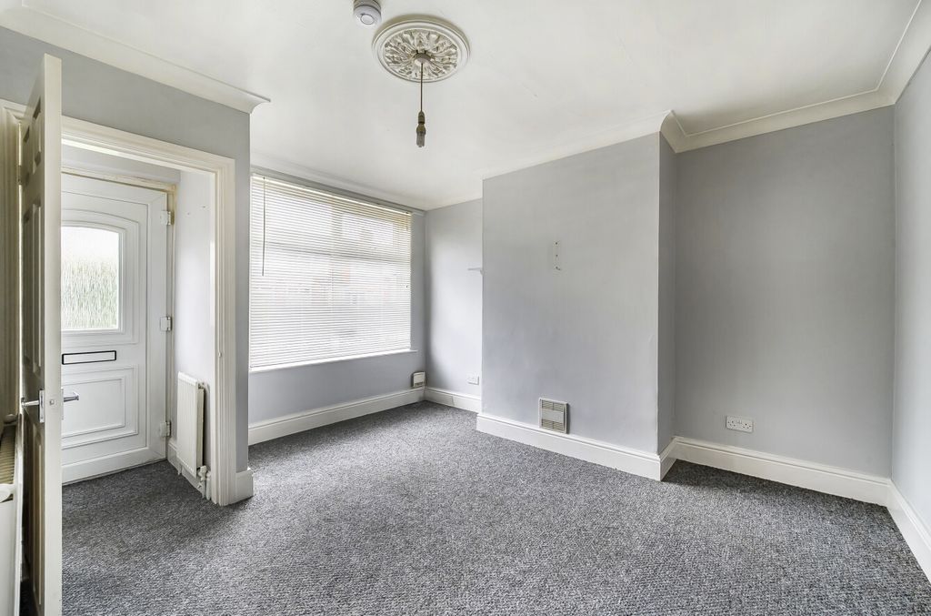 Property photo 2 of 11 1386177-4-69285Bf...