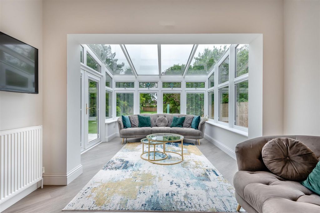 Property photo 2 of 20 8599354-Interior08.Jpg