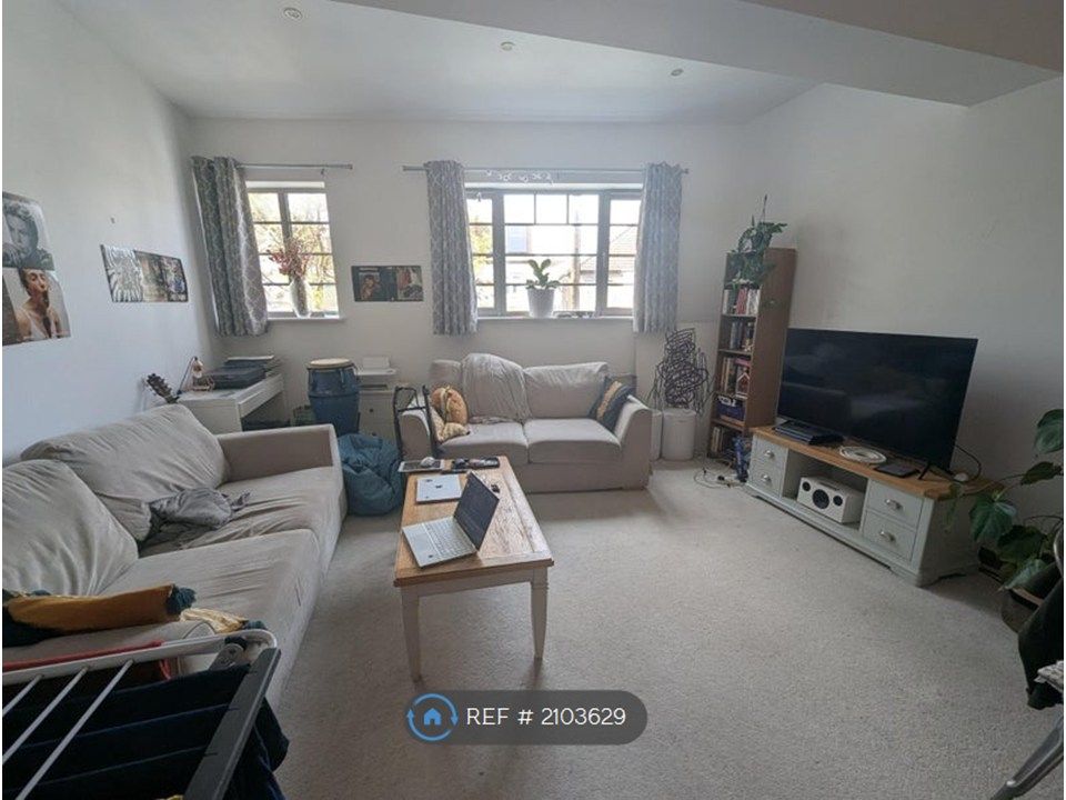 Property photo 1 of 8 Living Room