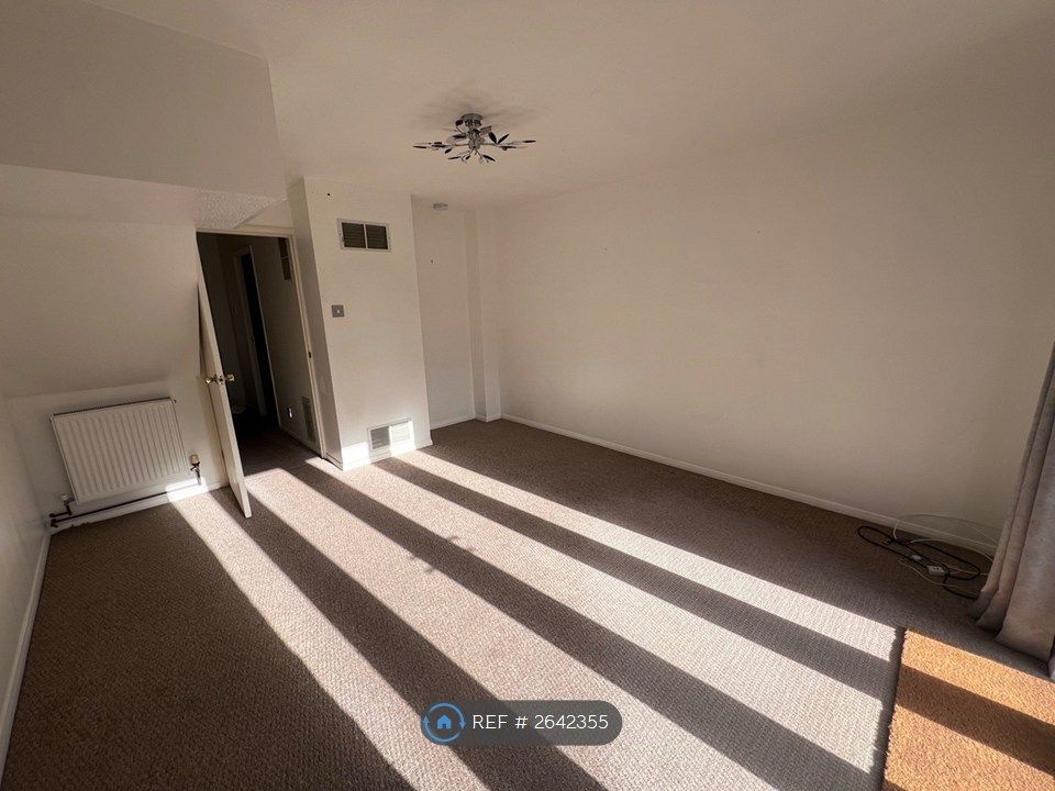 Property photo 3 of 16 Lounge