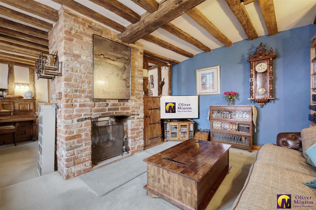Property photo 2 of 39 Superb Open-Plan Living Room